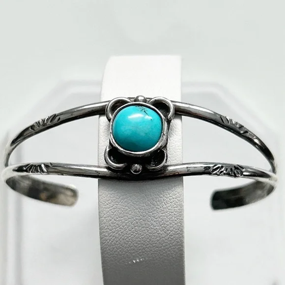 Vintage Southwestern Turquoise Sterling Silver Cuff Bracelet - Picture 3 of 8